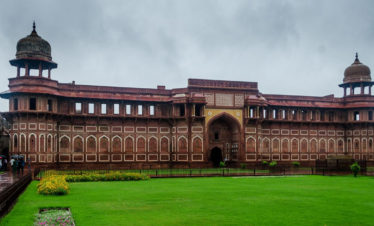 Delhi to Agra Cab Services