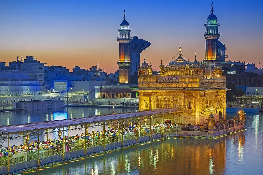 Manali to Amritsar taxi service with IXC Travels