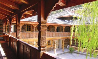 Chandigarh to Naggar taxi with IXC Travels